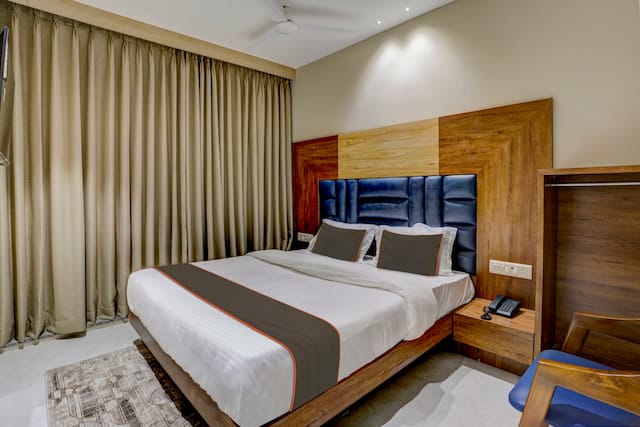 AC room in budget hotel near VV Nagar