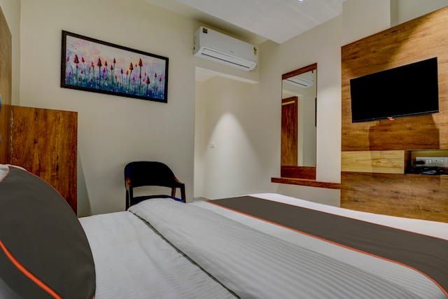 Room amenities at affordable hotel in Anand near Sardar Patel University